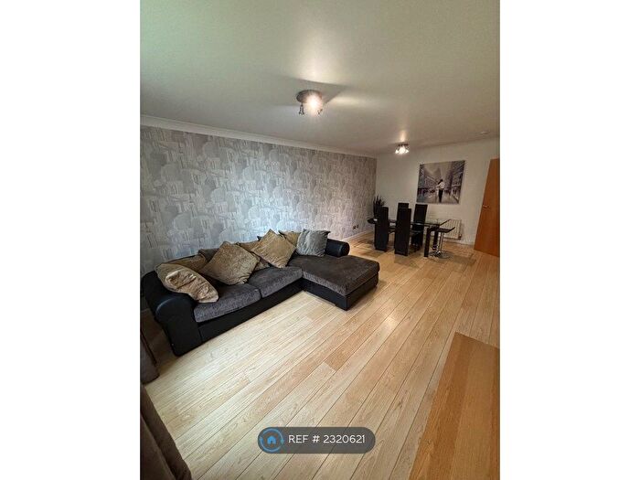 2 Bedroom Flat To Rent In Powderhall Rigg, Edinburgh, EH7
