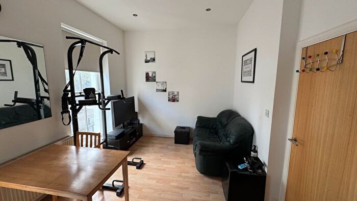 1 Bedroom Flat To Rent In Kings Road, Earls Court, SW10