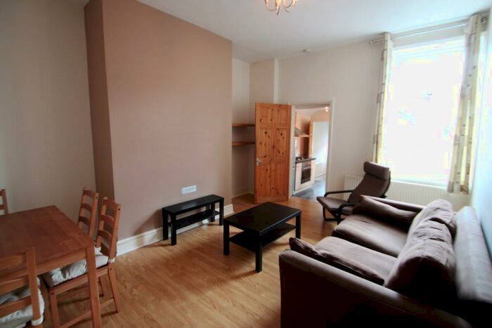3 Bedroom Flat To Rent In Simonside Terrace, Heaton, Newcastle Upon Tyne, NE6