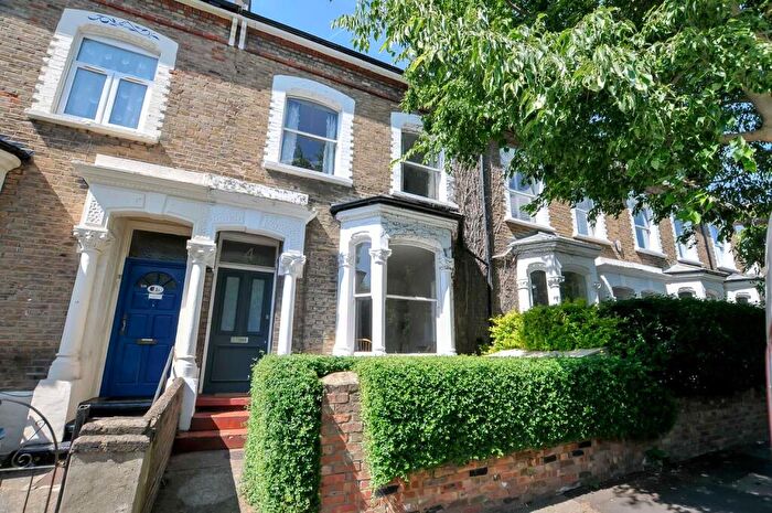 4 Bedroom Terraced House For Sale In Dynevor Road, Stoke Newington, N16