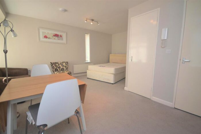 Studio To Rent In Douglas Court, Hartsbourne Road, Reading, RG6