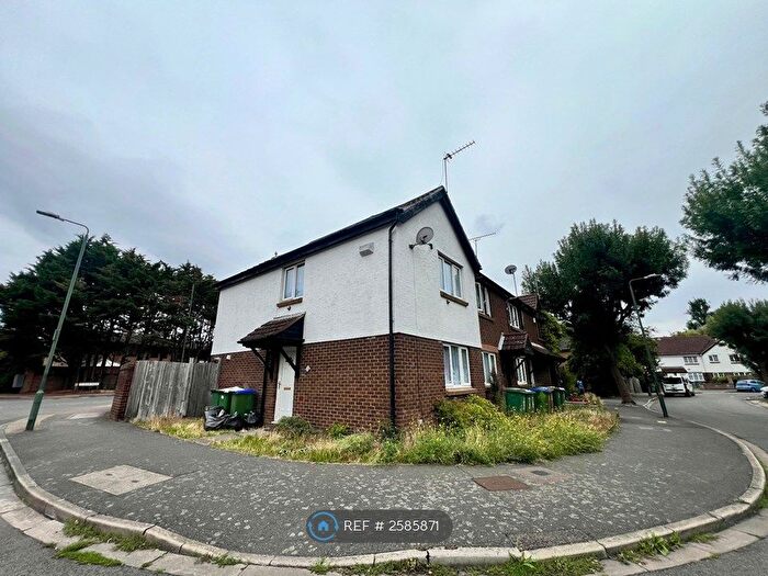 3 Bedroom End Of Terrace House To Rent In Manordene Road, London, SE28