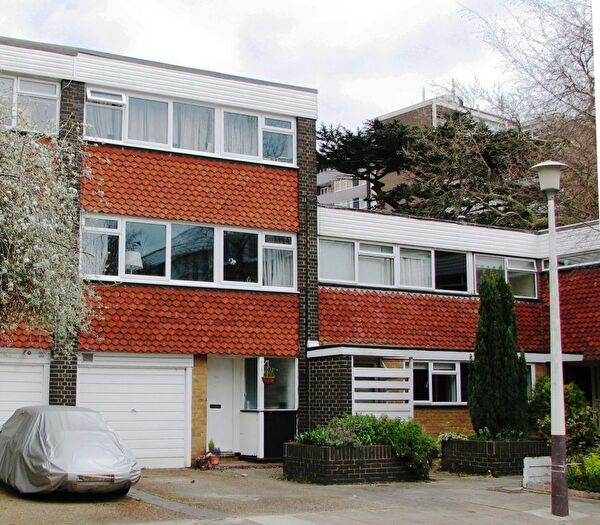 4 Bedroom Terraced House To Rent In Lakeside, Edgehill Road, West Ealing, W13