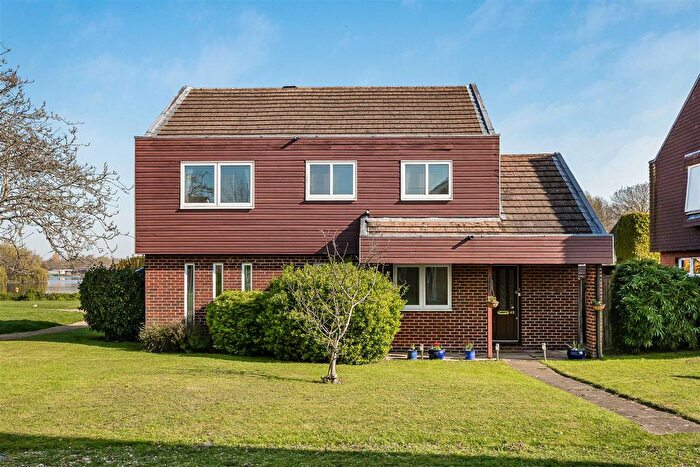 4 Bedroom Detached House For Sale In Tithe Barn Drive, Bray, Maidenhead, SL6