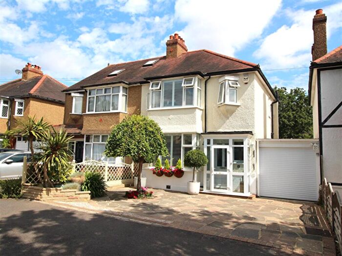 3 Bedroom Semi Detached House For Sale In Glyn Road, Worcester Park, KT4