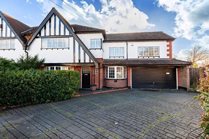 5 Bedroom Semi-Detached House For Sale In Beresford Road, Chingford, E4