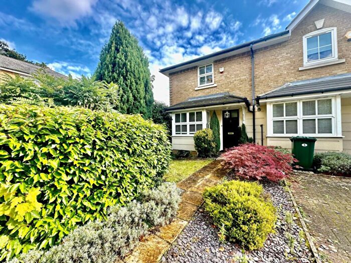 2 Bedroom End Of Terrace House To Rent In Hampton Close, New Southgate, London, N11