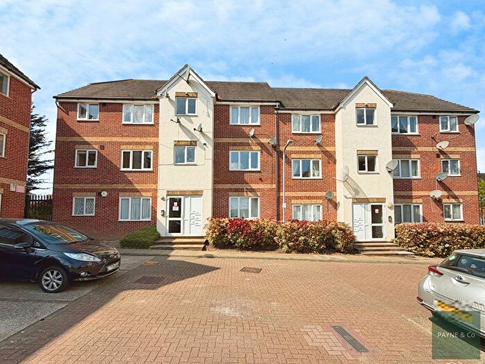 2 Bedroom Flat For Sale In Fenman Gardens, Ilford, IG3