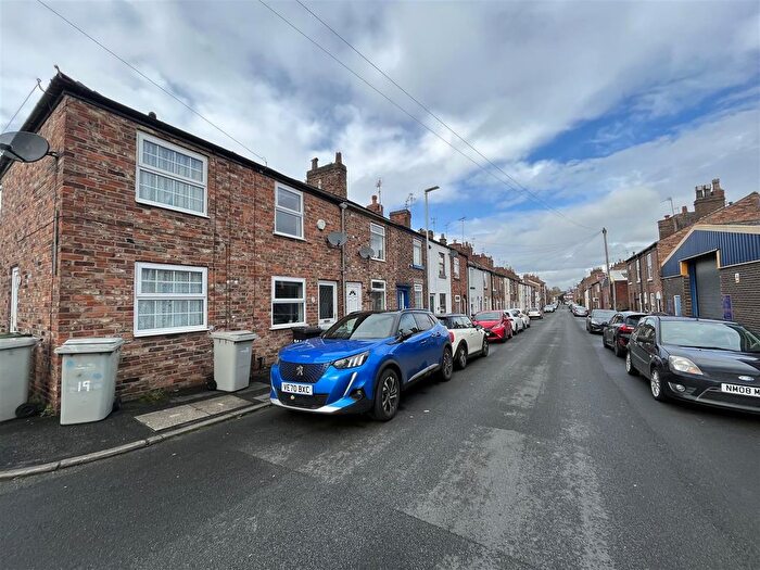 2 Bedroom Property To Rent In Crompton Road, Macclesfield, SK11