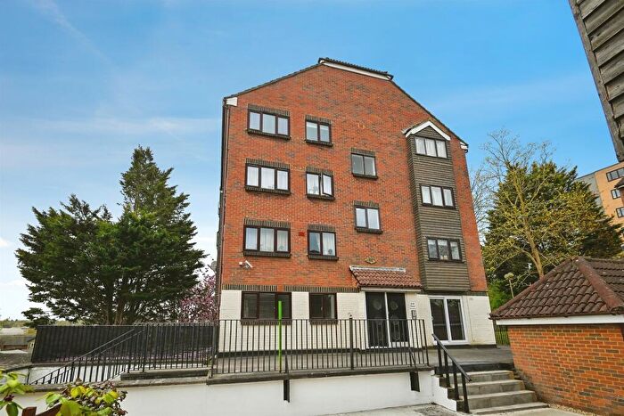 2 Bedroom Flat For Sale In Springvale, Maidstone, ME16