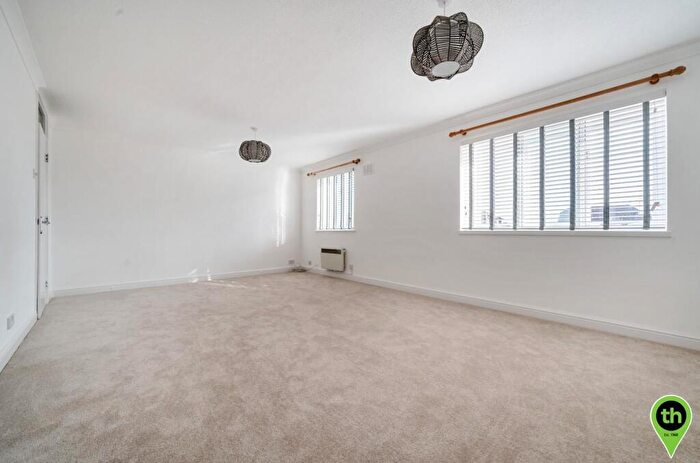 2 Bedroom Apartment To Rent In Springwood Crescent, Edgware, HA8
