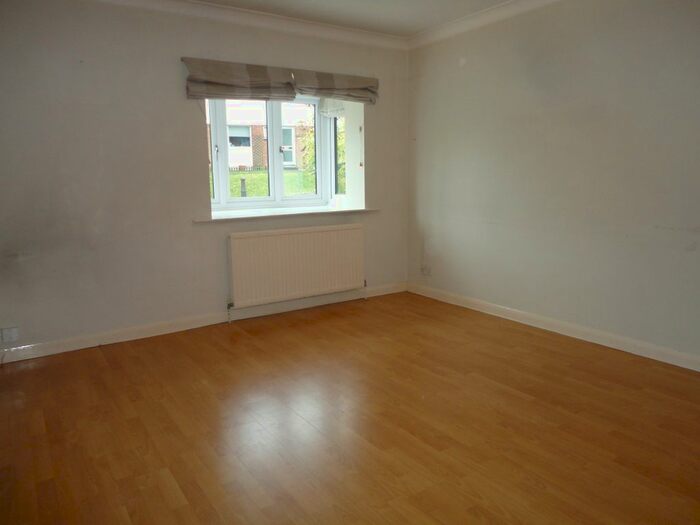 1 Bedroom Flat To Rent In Barnwood Close, Guildford, GU2
