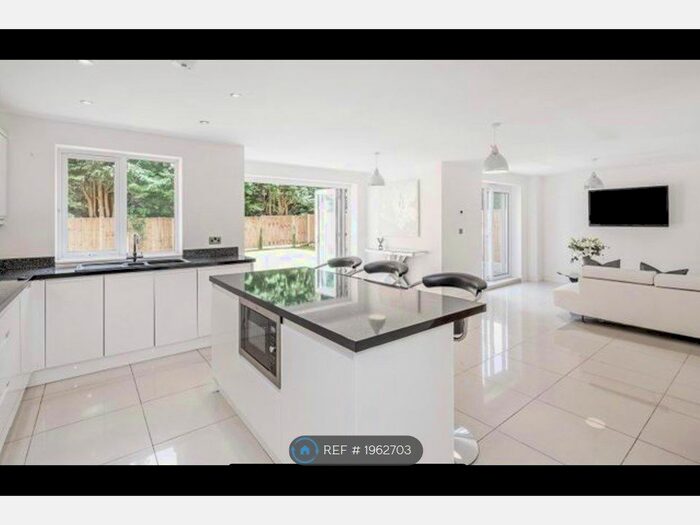 5 Bedroom Detached House To Rent In St. Bernards Road, Solihull, B92