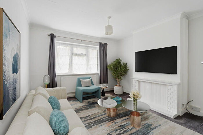 2 Bedroom Flat To Rent In Beverley Drive, Queensbury, HA8