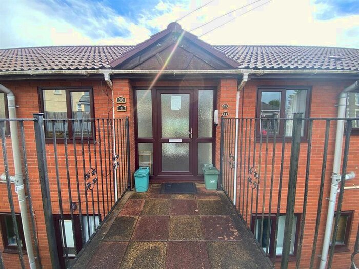 2 Bedroom Flat To Rent In Pale Road, Skewen, Neath, SA10