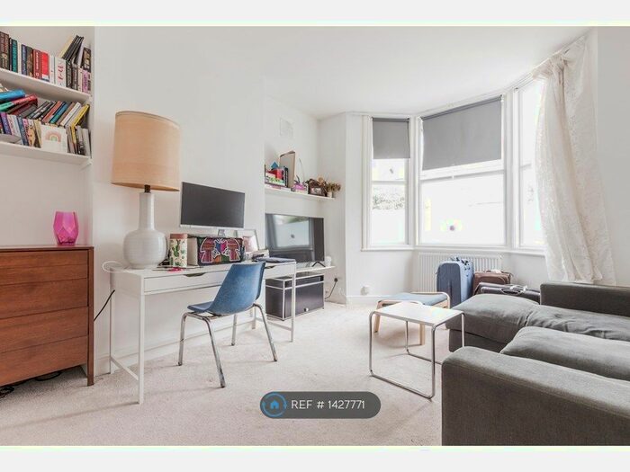 3 Bedroom Flat To Rent In Ondine Rd, London, SE15