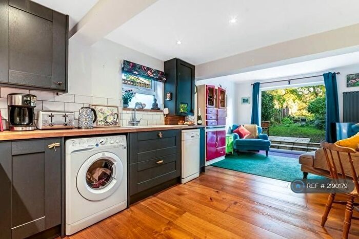 2 Bedroom Flat To Rent In Marchant Street, New Cross, London, SE14