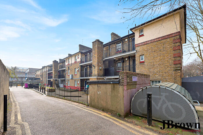 2 Bedroom Flat For Sale In Jubilee Mansions, Jubilee Street, London, E1
