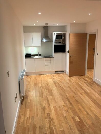 Studio To Rent In Swanfield Road, Waltham Cross, EN8