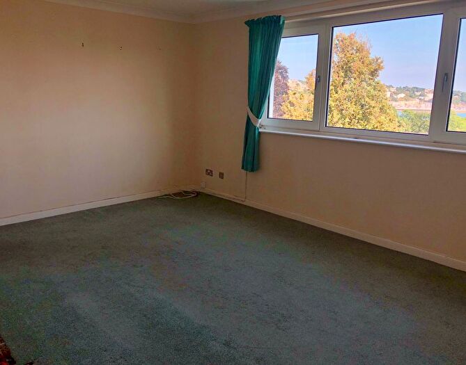 1 Bedroom Flat To Rent In Rousdown Road, Torquay, TQ2