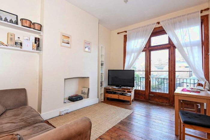 2 Bedroom Flat To Rent In Sternhold Avenue, London, SW2