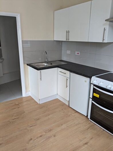1 Bedroom Terraced House To Rent In Hammersmith Road, London, W14