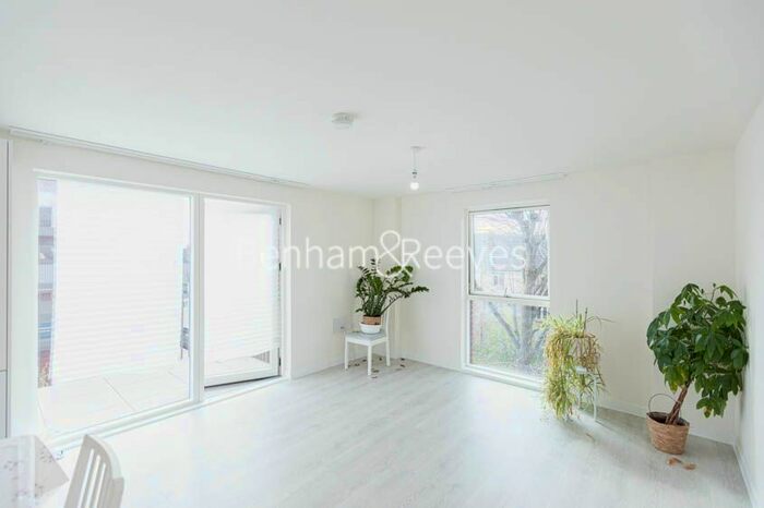 2 Bedroom Flat To Rent In Harrow View, Harrow, HA1