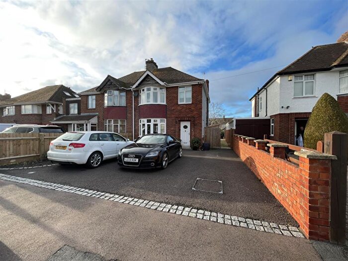 3 Bedroom Semi-Detached House For Sale In Barnwood Avenue, Gloucester, GL4