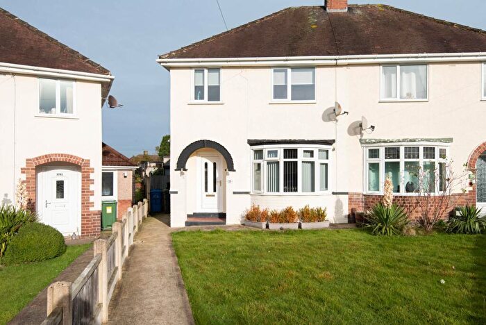 3 Bedroom Semi-Detached House For Sale In Dunston Lane, Chesterfield, S41