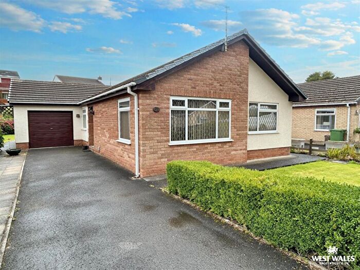 3 Bedroom Detached Bungalow For Sale In Glantawelan, Johnstown, Carmarthen, SA31