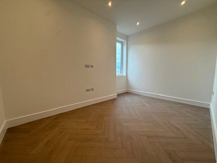 2 Bedroom Flat To Rent In Croydon, CR0