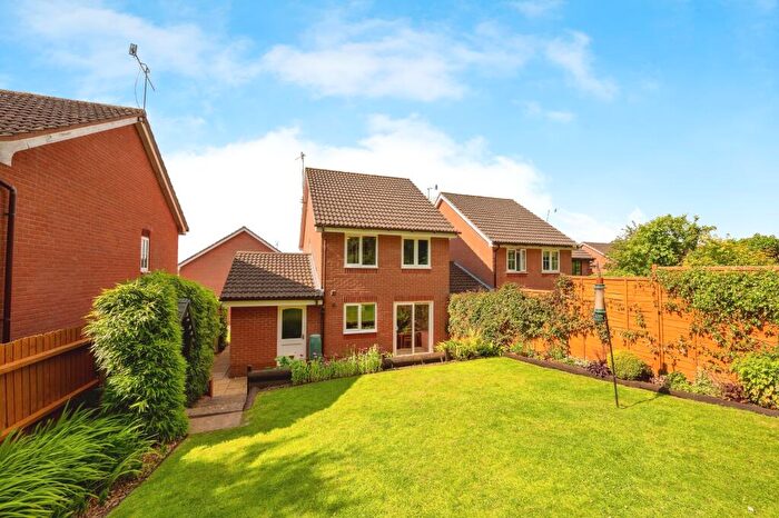 3 Bedroom Link Detached House For Sale In Combroke Grove, Hatton Park, Warwick, CV35