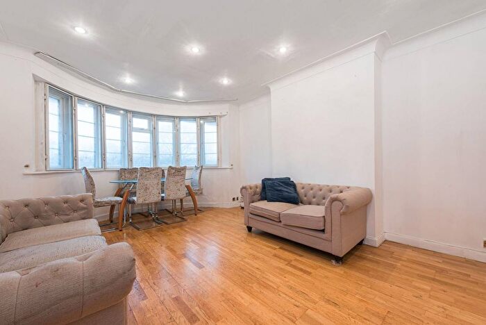 2 Bedroom Flat For Sale In Beaufort Park, Hampstead Garden Suburb, London, NW11