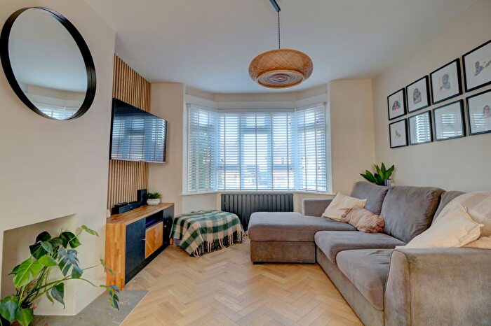 2 Bedroom End Of Terrace House For Sale In Kingston Avenue, Margate, CT9 - Photo 2