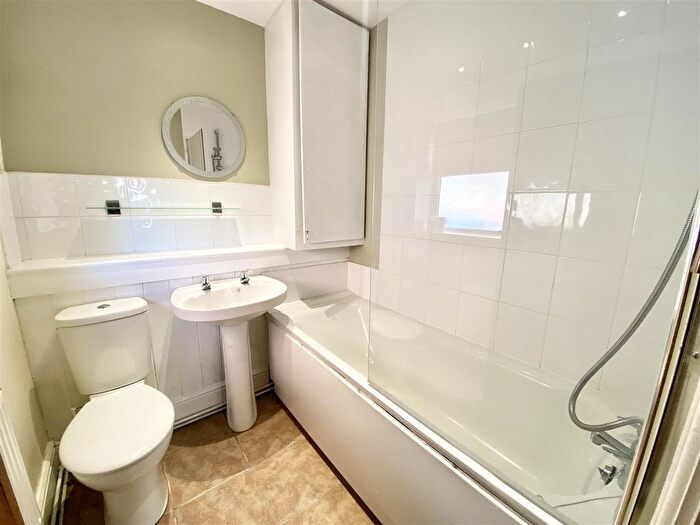 2 Bedroom End Of Terrace House To Rent In Horninglow Road North, Burton Upon Trent, DE13