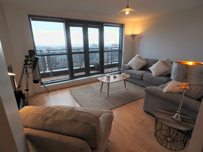 2 Bedroom Apartment To Rent In Queens Court, Queens Gardens, Hull, HU1