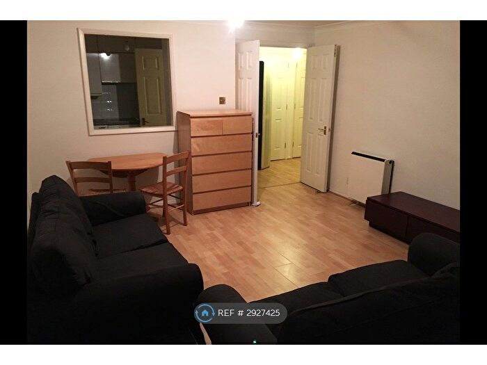 2 Bedroom Flat To Rent In Jardine Road, London, E1W
