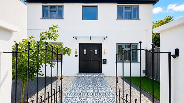 4 Bedroom Detached House To Rent In Beverley Gardens, Worcester Park, KT4