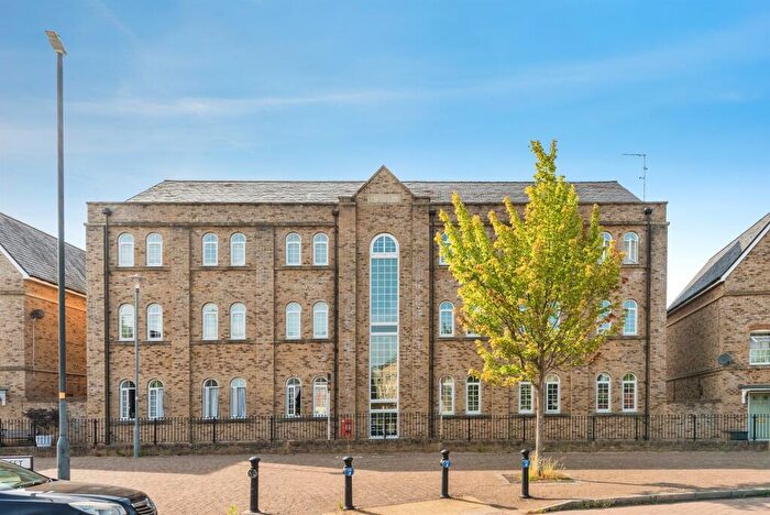 2 Bedroom Flat For Sale In Alicia Close, Swindon, SN25