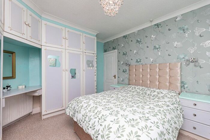 1 Bedroom End Terrace House For Sale In Lower Mickletown, Leeds, LS26