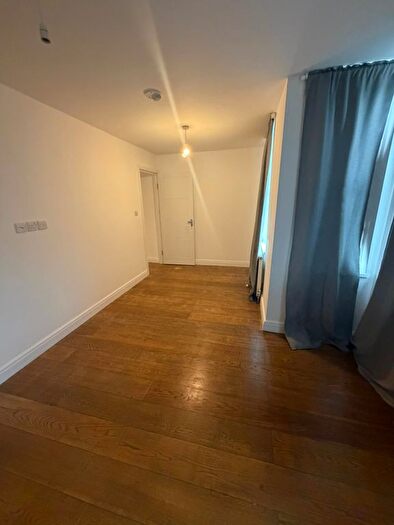 2 Bedroom Flat To Rent In Sunningfields, London, NW4