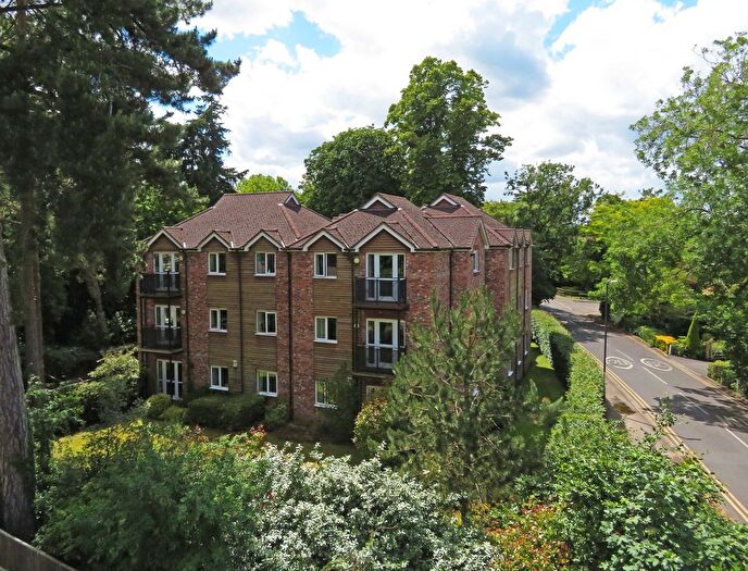 2 Bedroom Flat For Sale In Cygnet House, Boulters Court, SL6