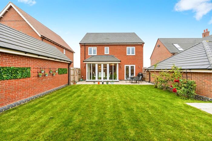 4 Bedroom Detached House For Sale In Crick Close, Hanslope, Milton Keynes, MK19