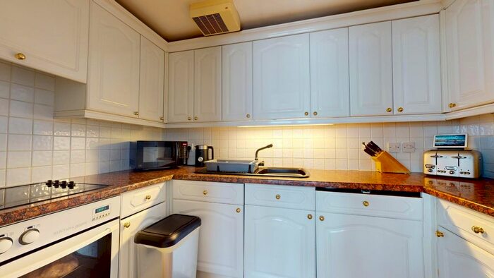 2 Bedroom Flat For Sale In Heritage Quay, Commercial Place, Gravesend, DA12