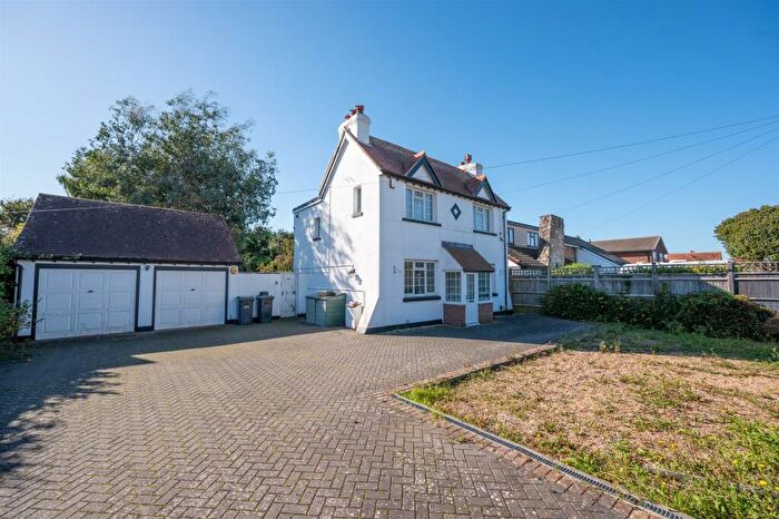 4 Bedroom Detached House For Sale In Sea View Road, Hayling Island, PO11