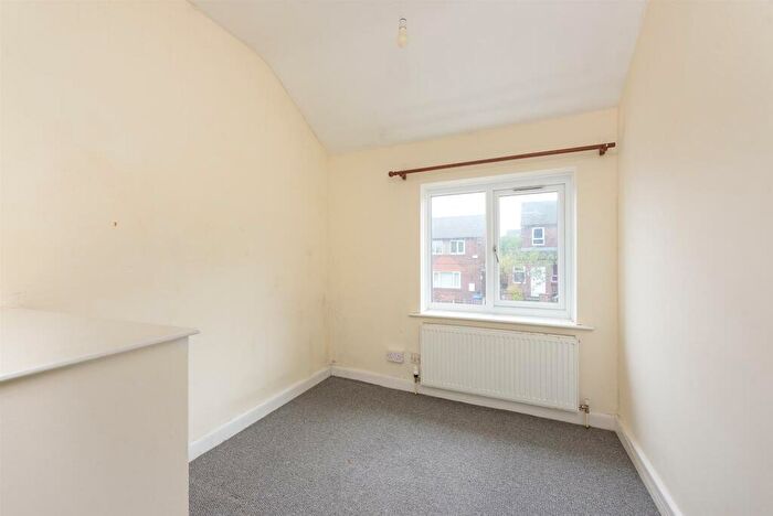 3 Bedroom Semi-Detached House For Sale In Whites Lane, Sheffield, S2