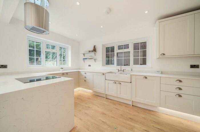 4 Bedroom Detached House To Rent In Kings Avenue Bromley, BR1