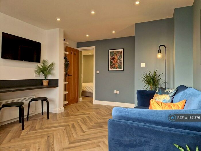1 Bedroom Flat To Rent In Lee Gate, Rochdale, OL12