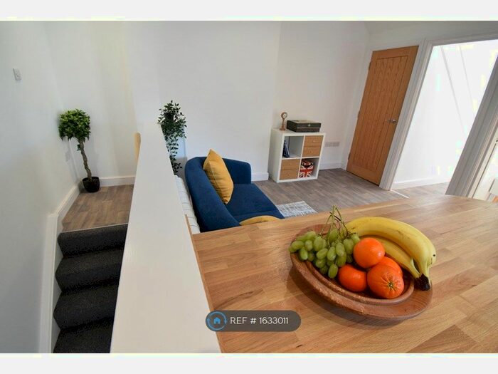 2 Bedroom Flat To Rent In Dalton Street, Cardiff, CF24