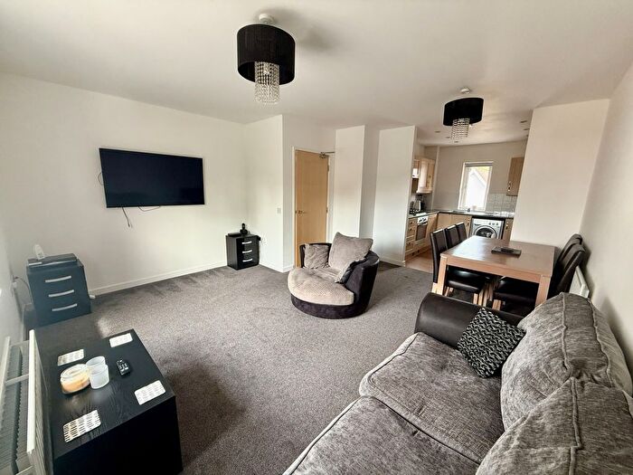 2 Bedroom Flat For Sale In Blue Mountains, Wallingford, OX10